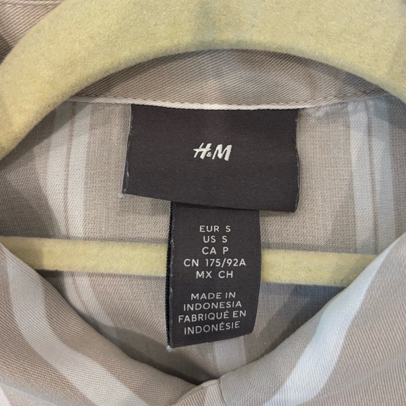 H&M Men’s Button Down T-Shirt - Picture 6 of 6